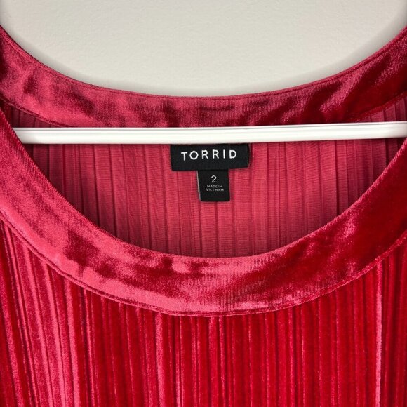 TORRID Sleeveless Blouse 2 Red Velvet Ribbed Stretch Halter Holiday Flowy - Picture 3 of 3
